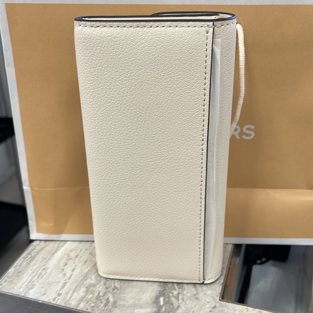 Michael Kors Hamilton Large Leather Continental Wallet
Light Cream
NWT - Picture 11 of 16